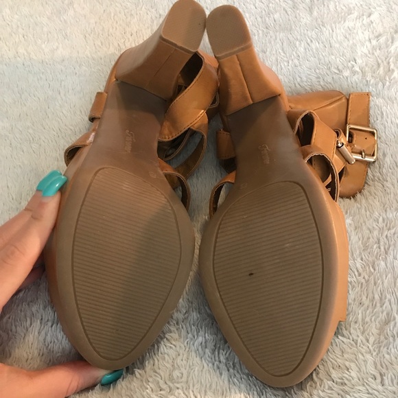 F21 Double Buckle Strap Pumps - Picture 3 of 5